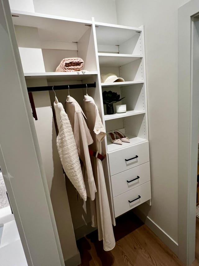 Reach-in closet with drawer tower