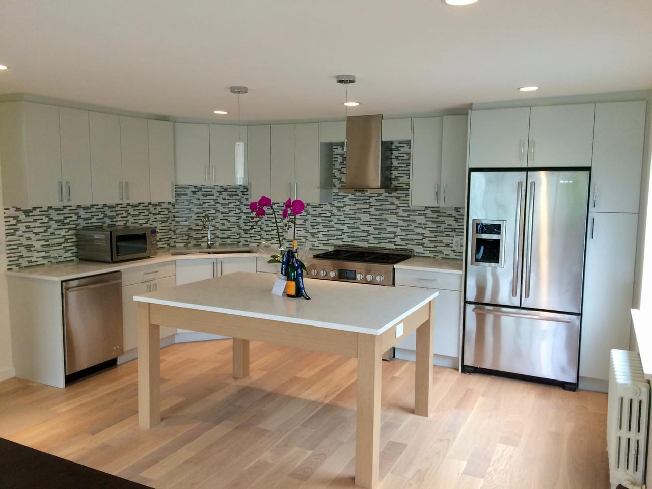 Modern flat-panel kitchen